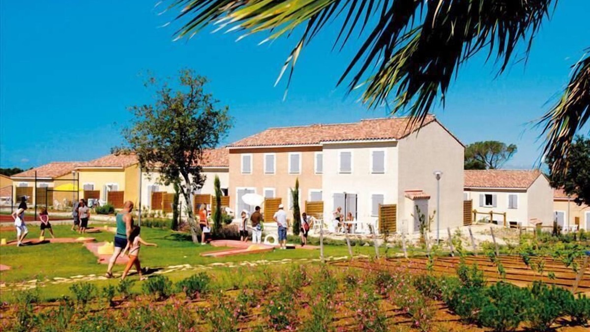 Calvisson House | Residence in the Mas des Vignes area, 2 swimming pools, parking, 6 people