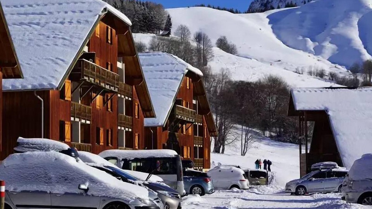 Saint-Jean-d'Arves Apartment | Residence La Fontaine Du Roi - Apartment 6 beds, 50m from the ski slopes, mountain view