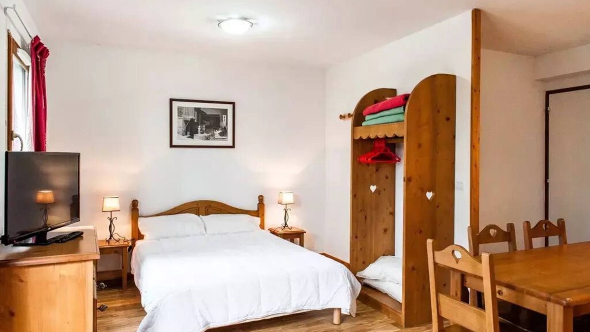 Besse-et-Saint-Anastaise Apartment | Residence Le Bois De La Reine* - Studio 4/6 People