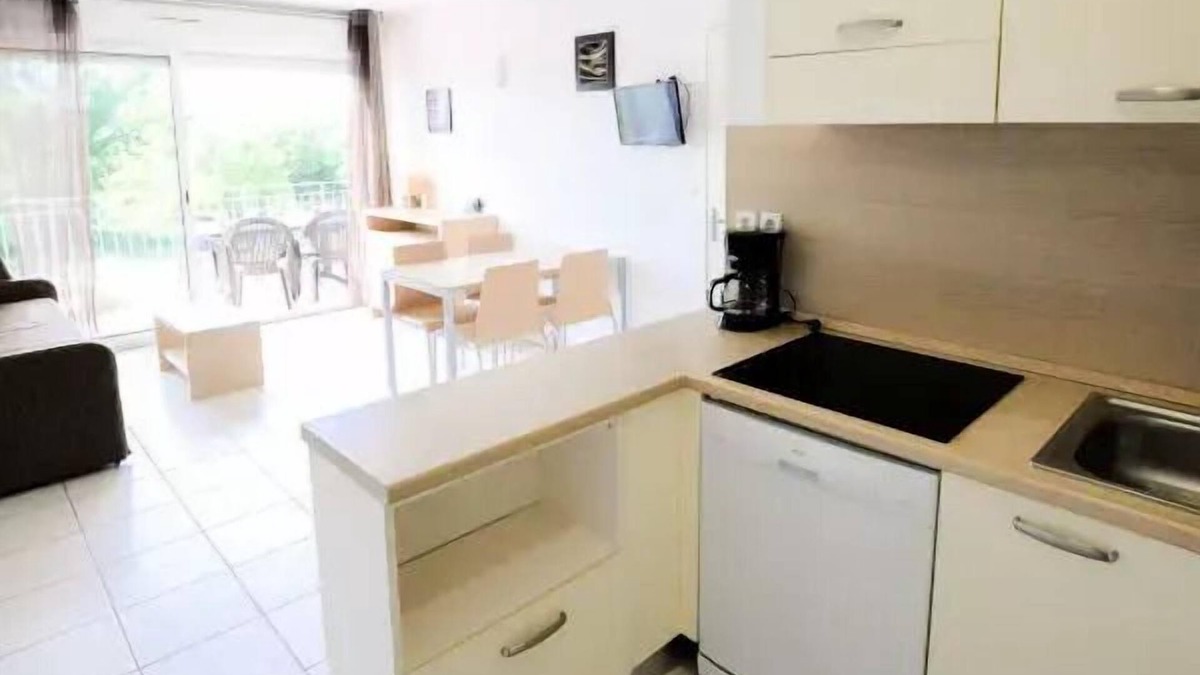 Azille Apartment | Residence Le Château de Jouarres * - 3 room apartment for 5 people