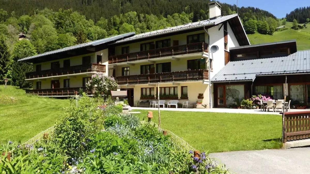 Beaufort Apartment | Residence Le Cristol - Apartment 4 people in a quiet, mountain view, from the slopes, classified 2 stars