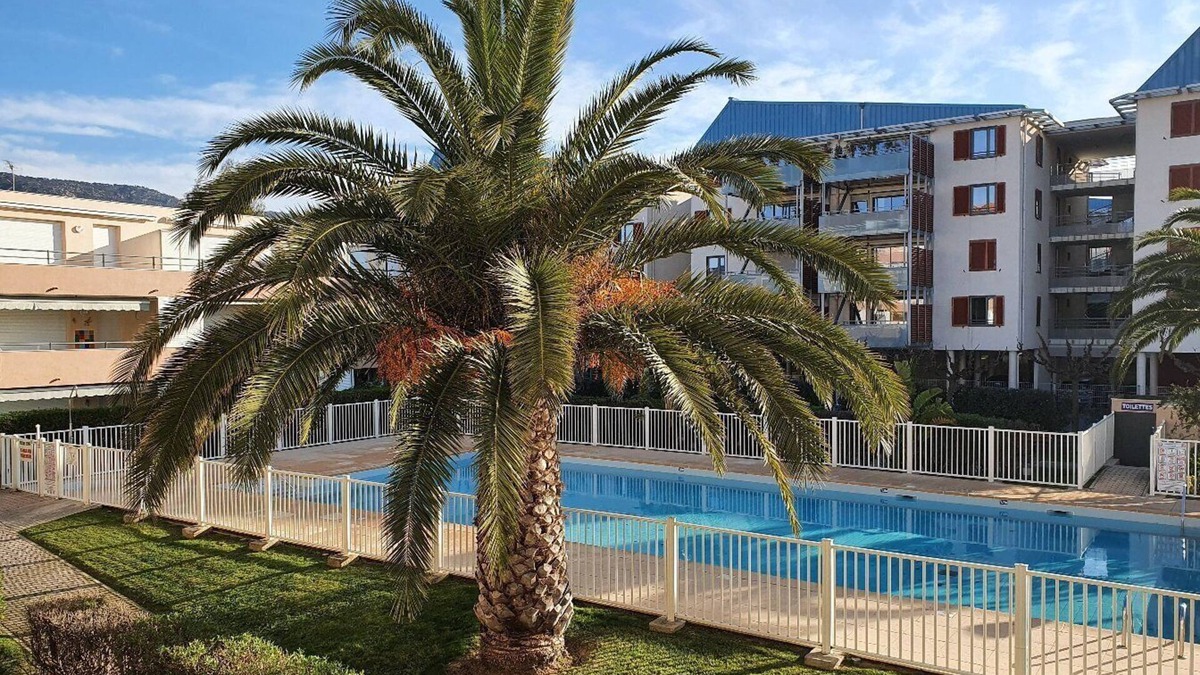 Le Lavandou Apartment | Residence Le Riviera Le Lavandou with swimming pool and beach 500m away
