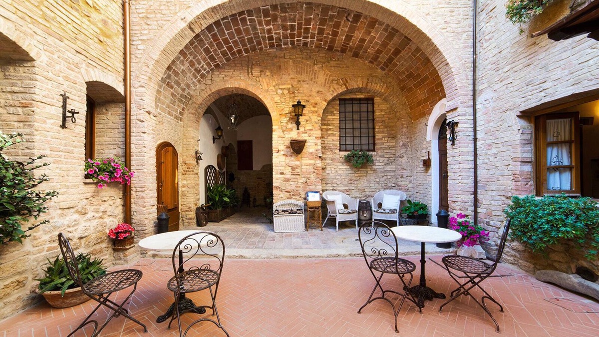 San Gimignano City Centre House | Residenza d'Epoca Palazzo Buonaccorsi