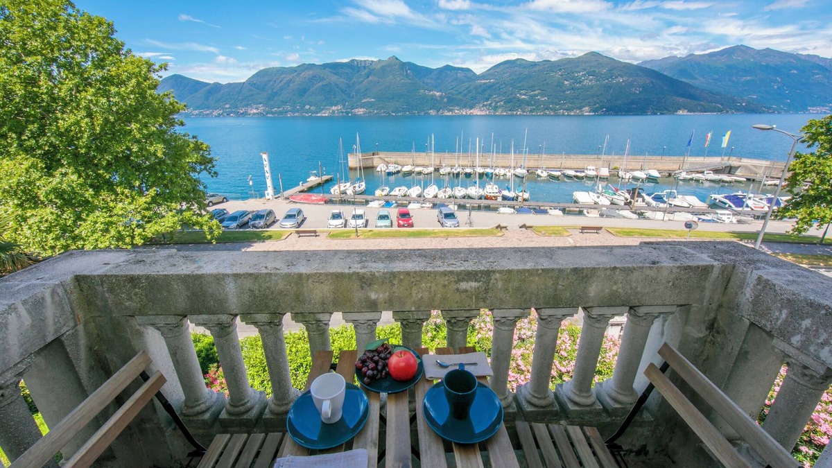 Luino Apartment | Residenza Oleandro Lake View Luino Center