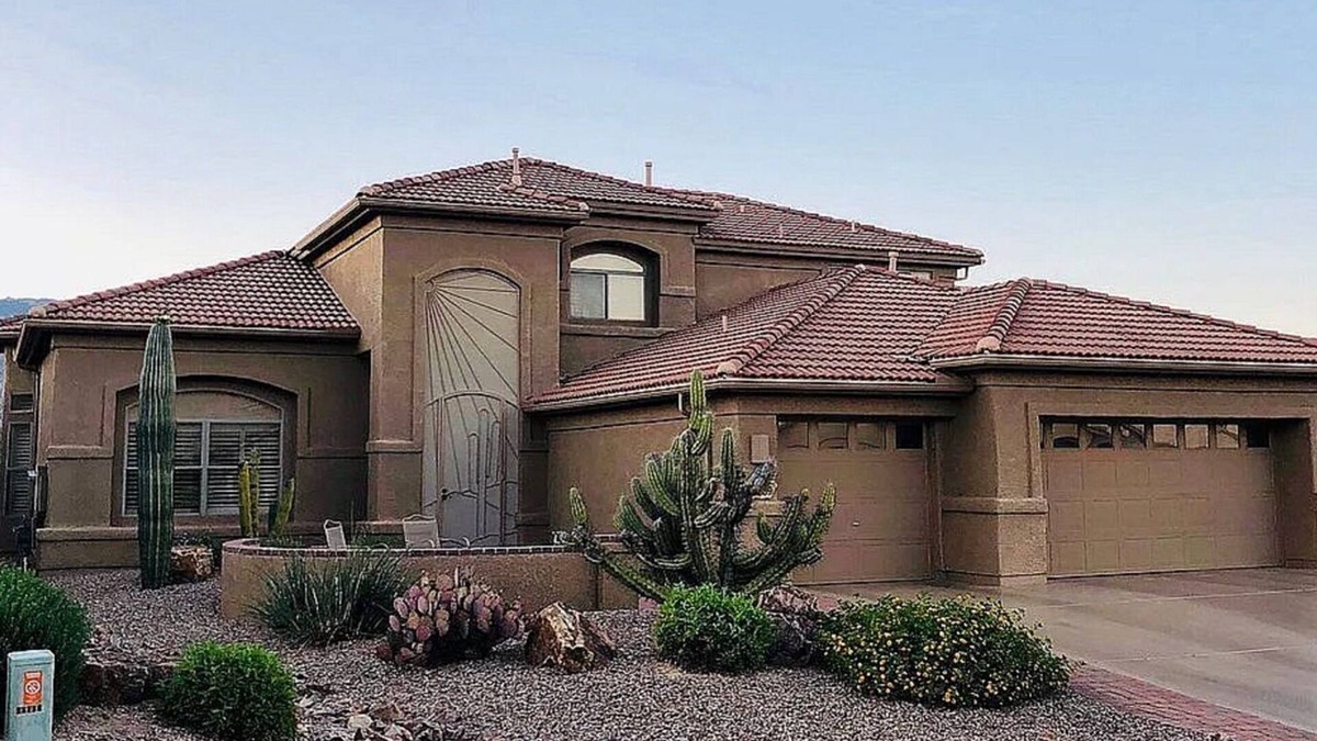 Saddlebrooke House | Resort Golf Course Living With Amazing Golf and Mountain Views