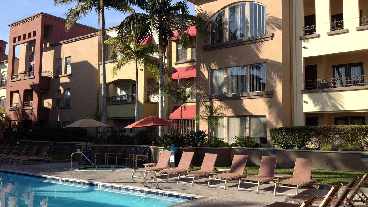 Hillcrest Condo | Resort-Like Pnthouse near Zoo/Balboa Park,100% Renewable Energy, Monthly Booking