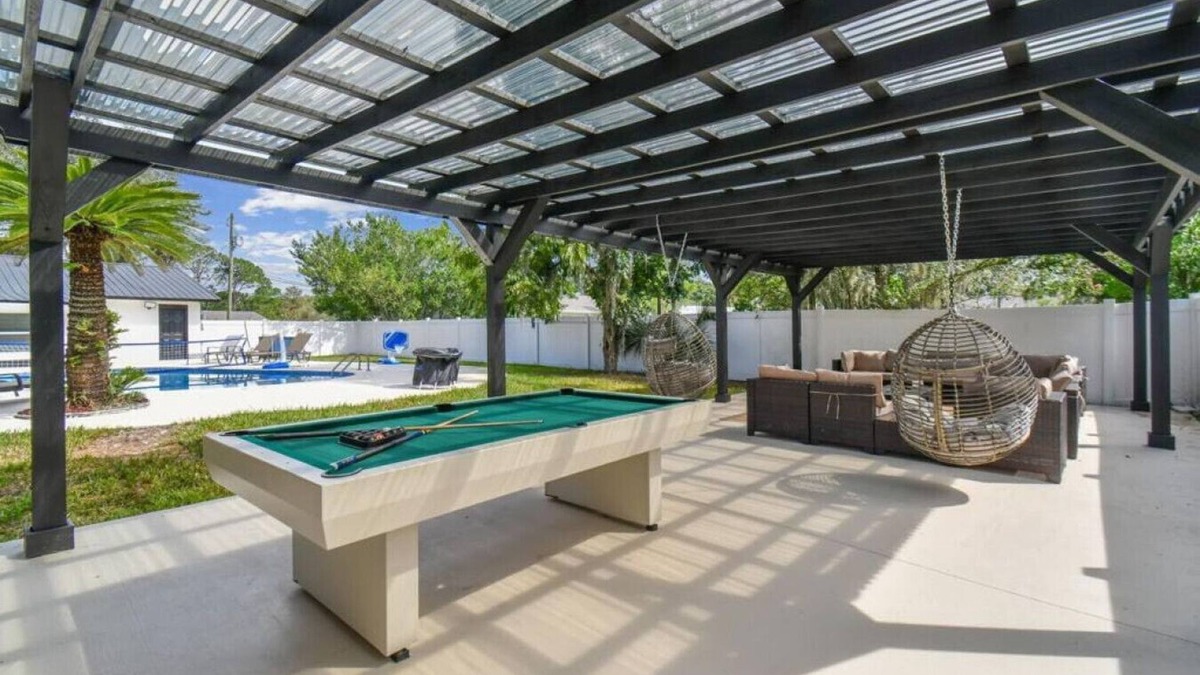 Thonotosassa House | Resort Style 5bedrooms/2bathrooms home with pool, Games and a pool table.