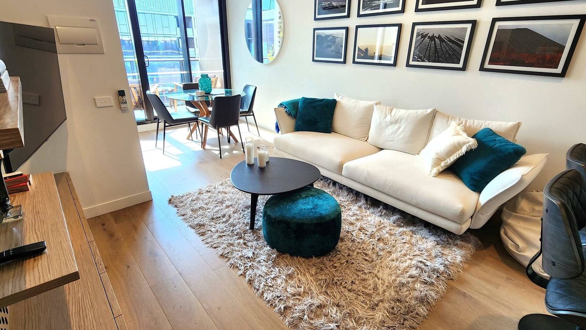 Port Melbourne Apartment | Resort-style Exec 1 Bed w study in Port Melbourne