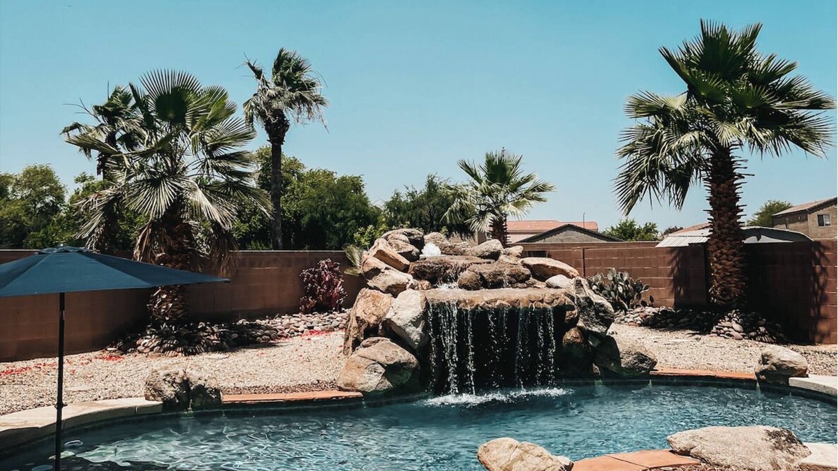 Estrella Village House | Resort Style Heated Pool close to Entertainment