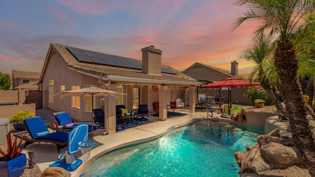 Red Mountain Ranch House | Resort Style Home, Private"Heated Pool", Putting Green, Pool Table, Near Phoenix