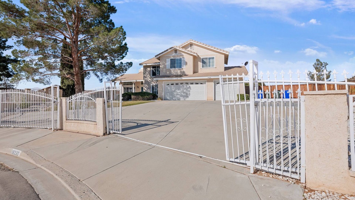 Apple Valley House | Resort Style House In High Dessert