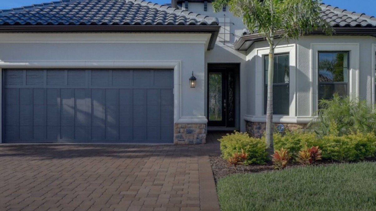 Laurel House | Resort style living with amenities close to beach & bike trails