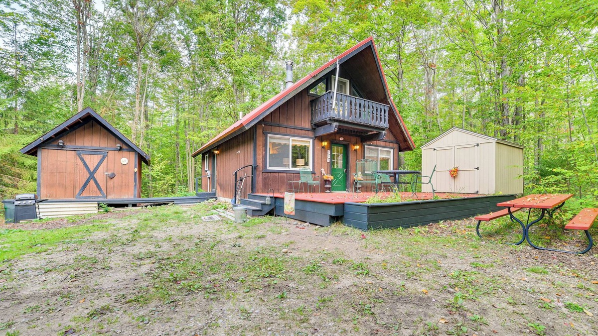Elmira Cabin | Resort-Style Perks - Cabin in Lakes of the North!