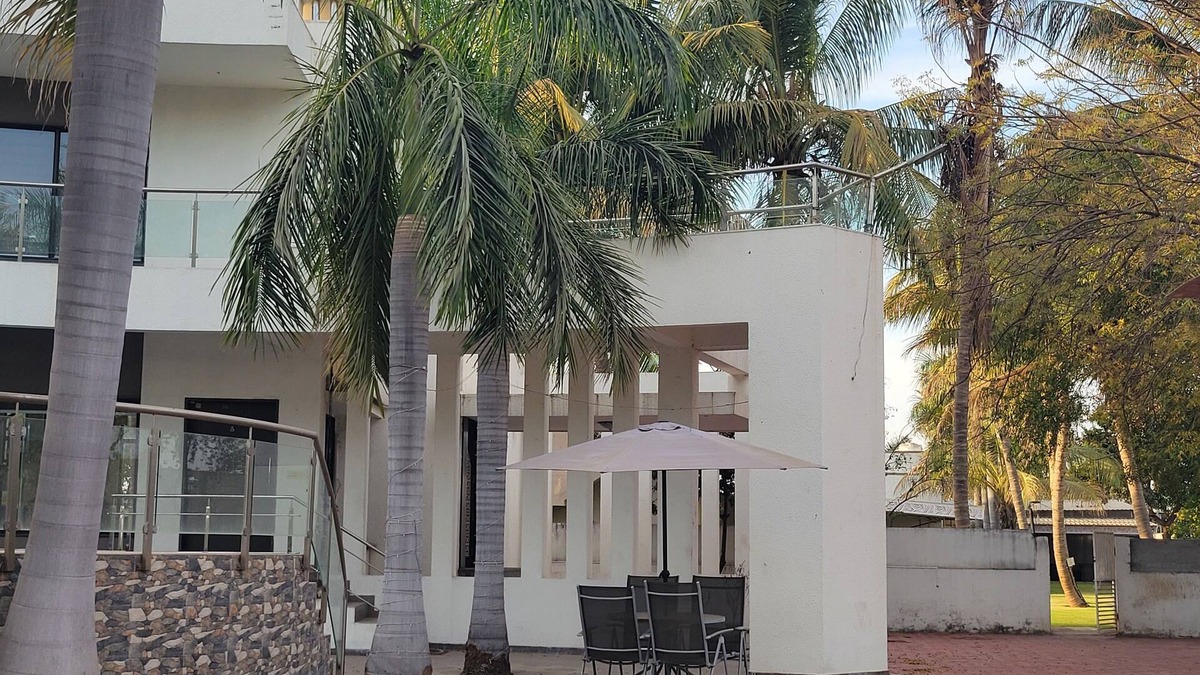 Nadiad Villa | Resort villa with 8 bedrooms, 9.5 bathrooms, swimming pool, Gazebo, Barbeque