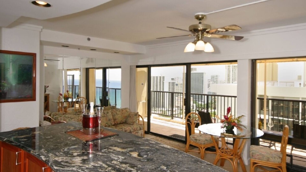 Waikiki Condo | Resort Zoned Penthouse For 2!
