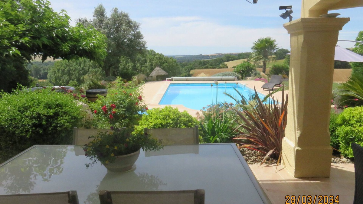 Montestruc-sur-Gers House | Rest and relaxation assured in this villa without opposite
