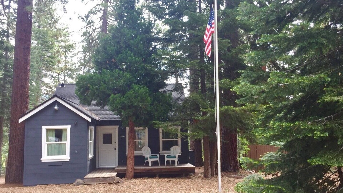 Tahoe Vista Cabin | Rest and Relaxation.Steps from the Beach