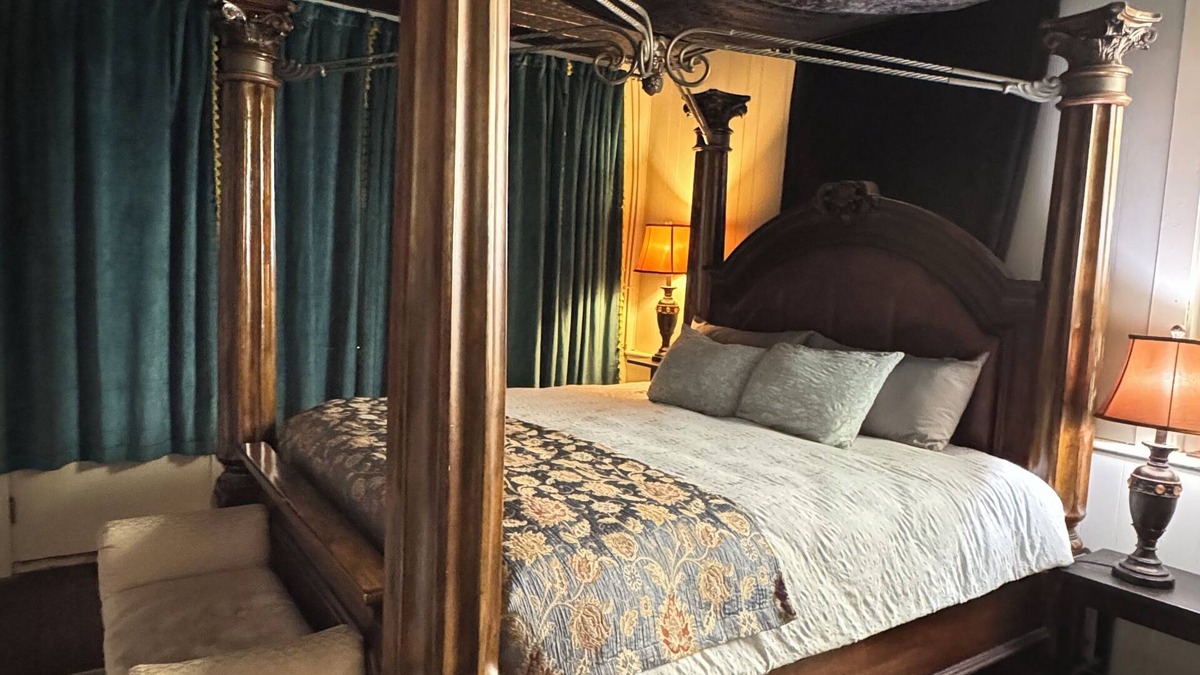 Village of Hagaman House | Rest & Reignite at The Pulpit House -see video-KING BED - Whole Building PRIVATE