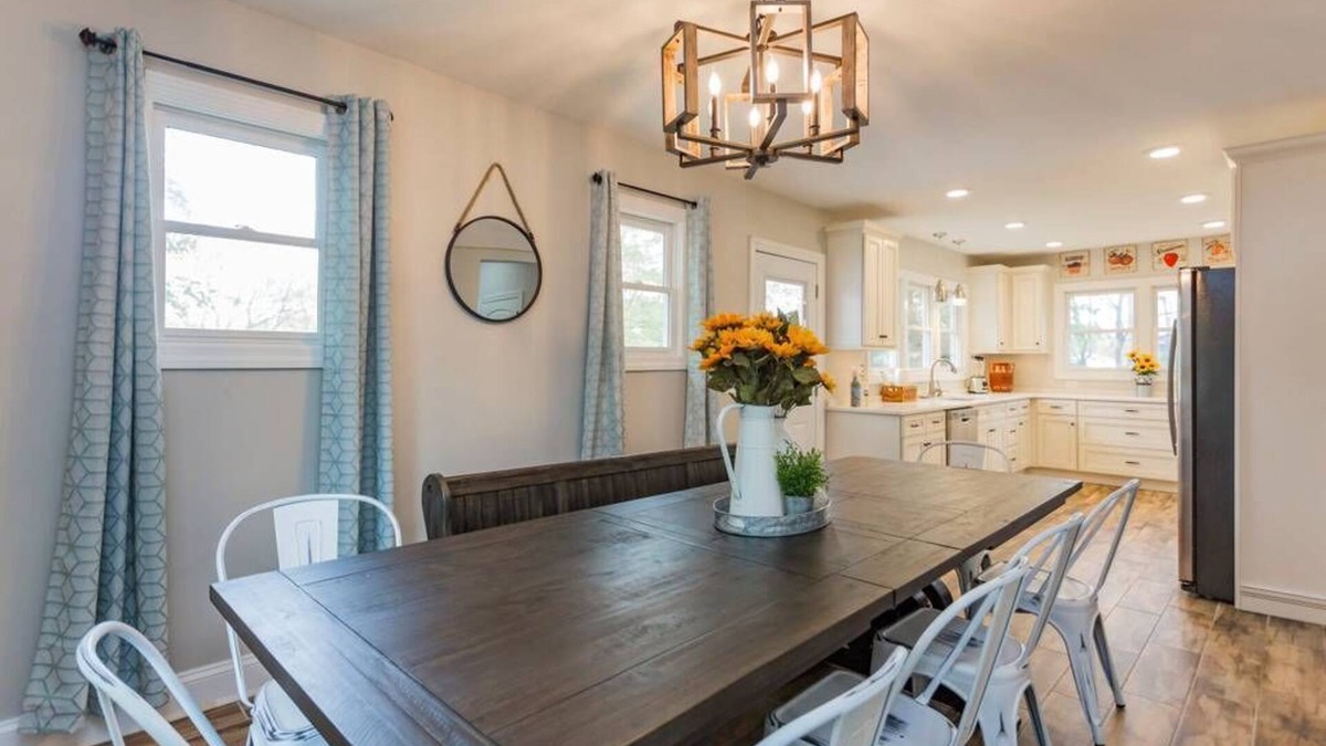 Greenwood House | Restaurants, coffee shops, breweries walking distance. 6 minute drive downtown.