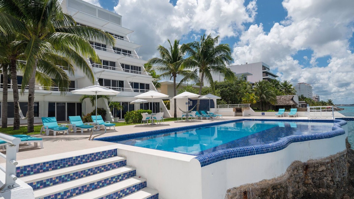 Zona Hotelera Norte Condo | Restful Oceanfront 1BR, Northshore, Low Density building with only 12 condos.