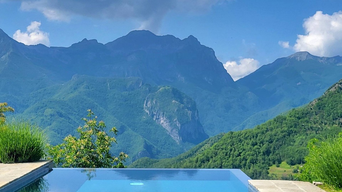 Castelnuovo di Garfagnana Villa | Restored farmhouse with private pool, unbeatable stupendous views and WIFI!