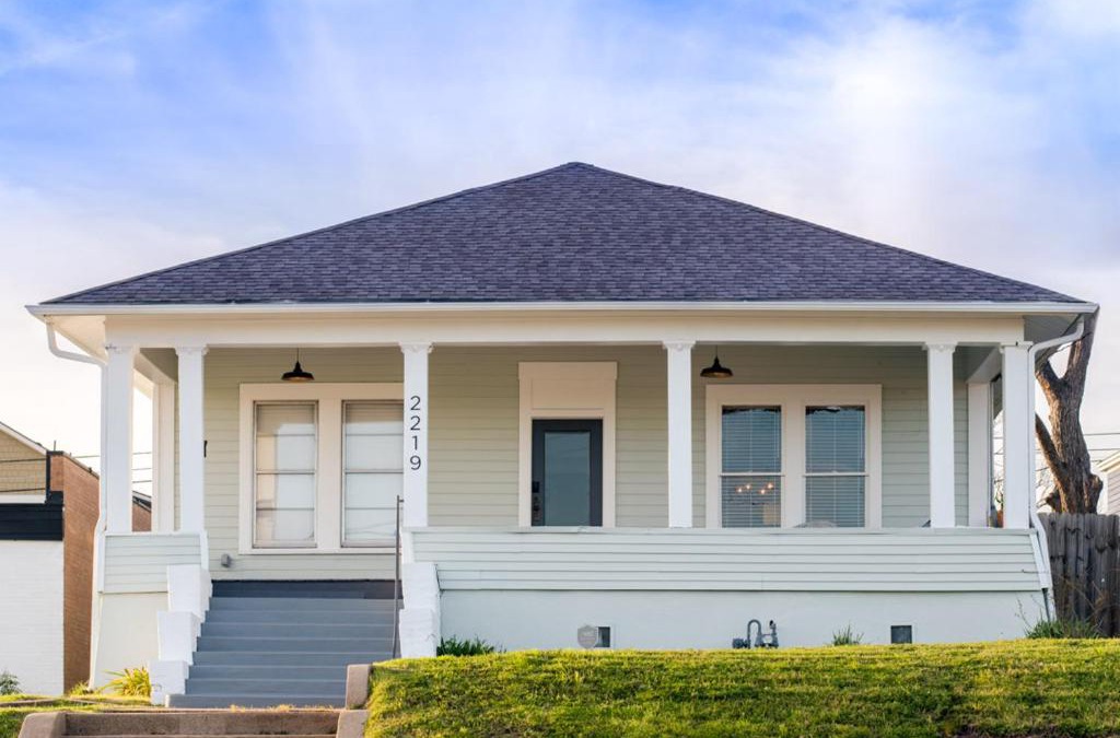 Austin Ave. House | Restored 1930s Uptown Bungalow 2 min. to Magnolia
