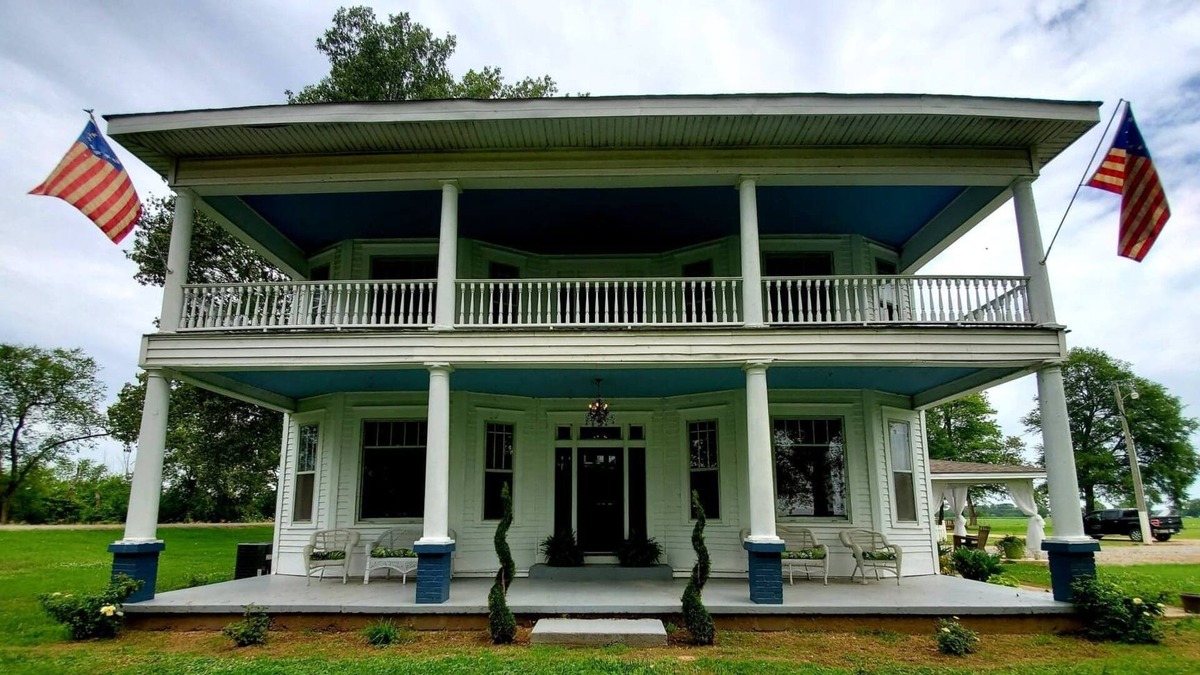 Mc Dougal House | RESTORED AND UPDATED HISTORIC HOME