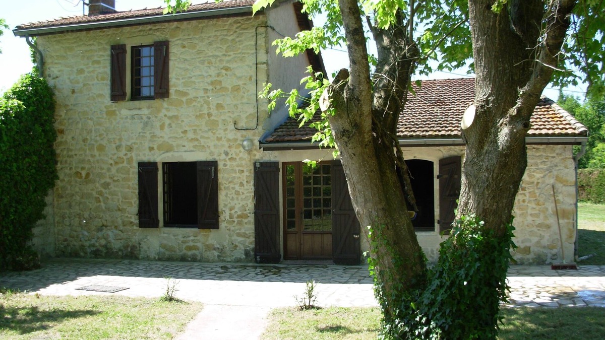 Gaillan-en-Medoc Cottage | Restored country house, 4 persons 2200qm meadow, 2 terraces,