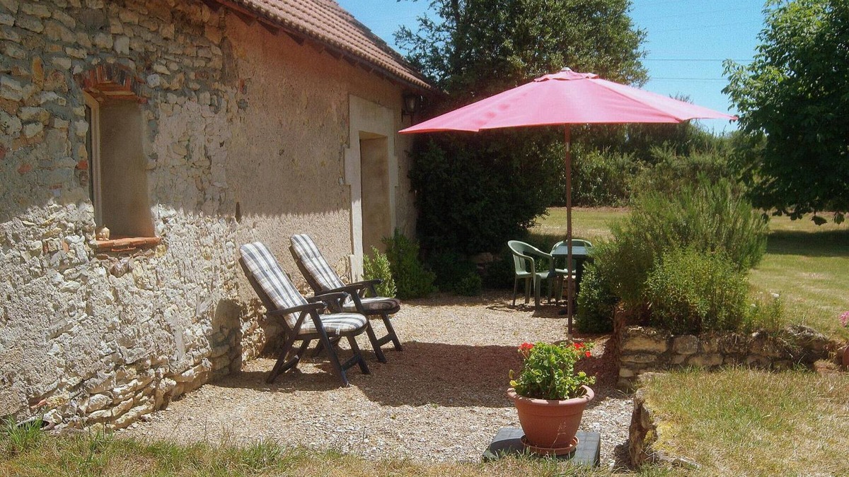 Lurcy-Levis Cottage | Restored farmhouse with air conditioning and garden