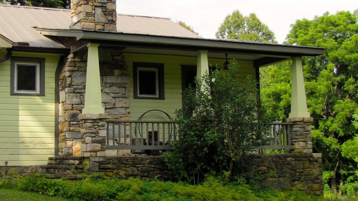 Barnardsville Other | Restored Farmhouse 1920s. Family and Pet Friendly. Borders National forest