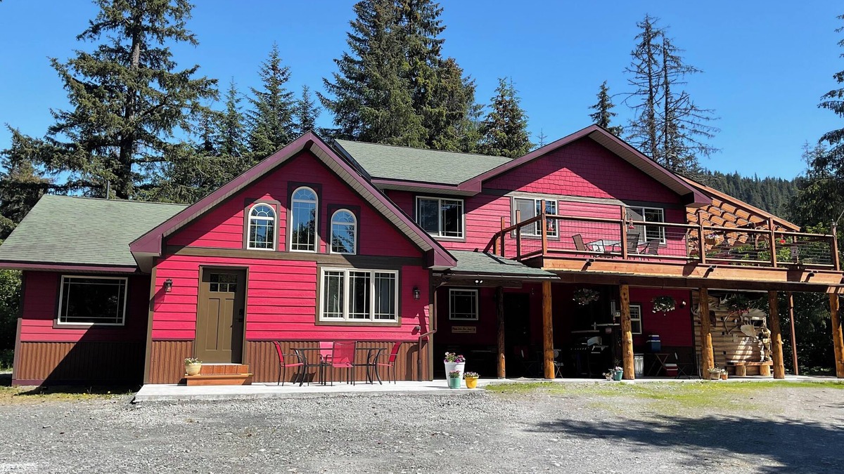 Bear Creek Cabin | Resurrection Peaks Lodge open May of 2025! Perfect for large groups.