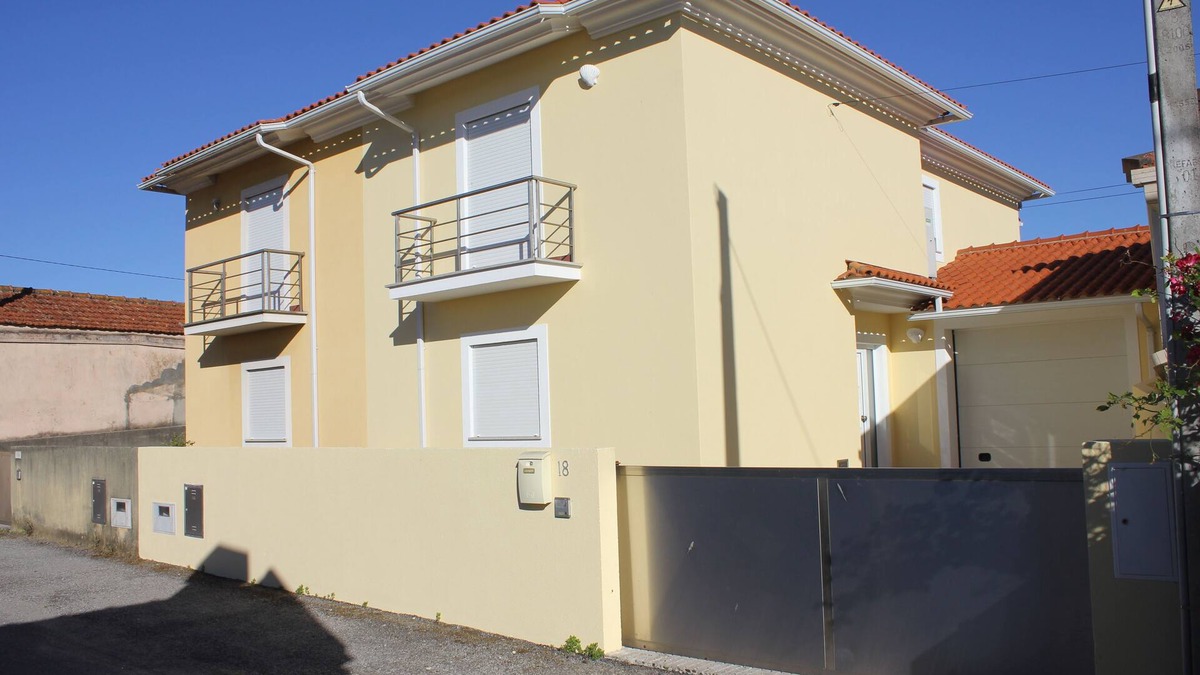 Murtosa Villa | Retiro da Atafona Beach Pool House (Yellow)