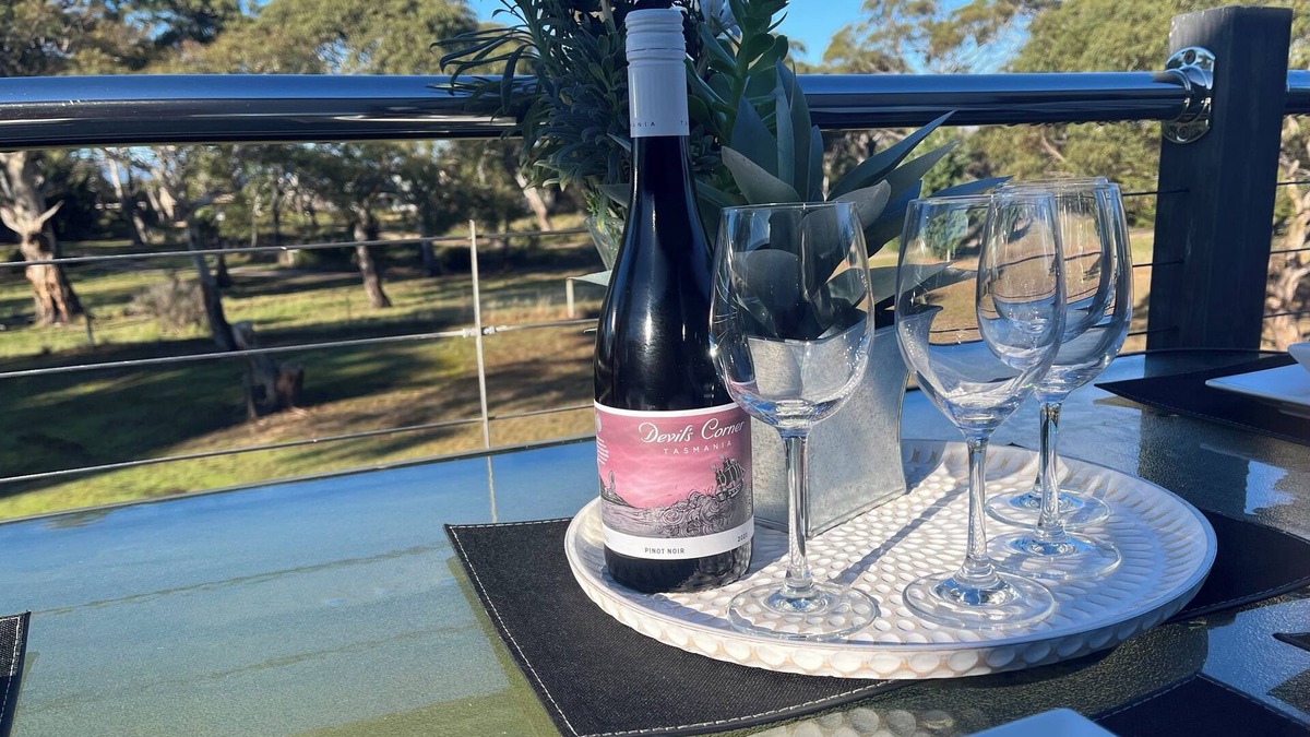 Dolphin Sands House | Retreat 101 your stay for beach & wineries WIFI available