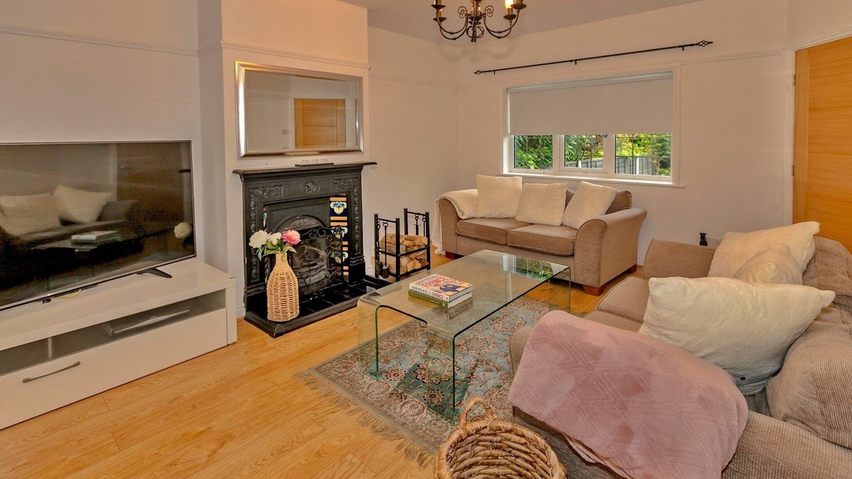 Solihull House | Retreat in Solihull near NEC Birmingham