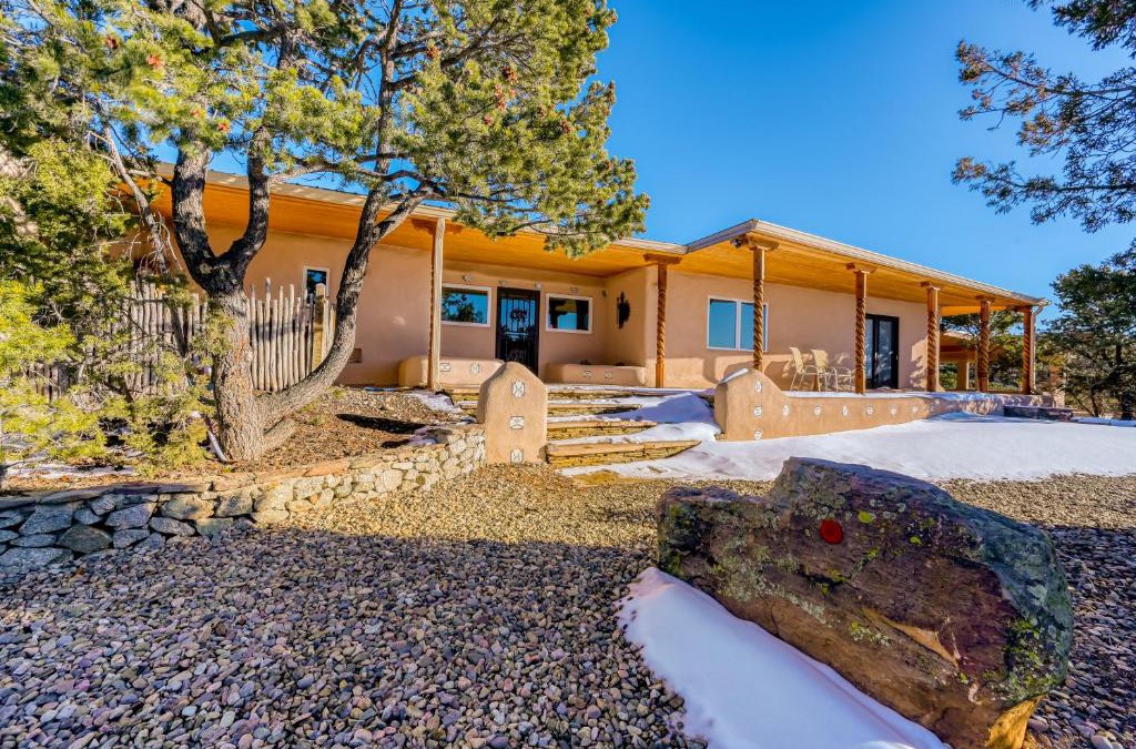 Taos House | Retreat in Taos Foothills