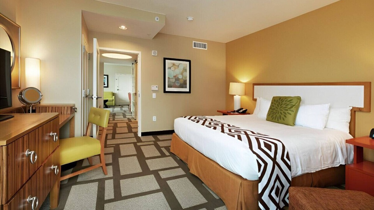 Houston Convention District House | Retreat to a Suite w/ Free Breakfast