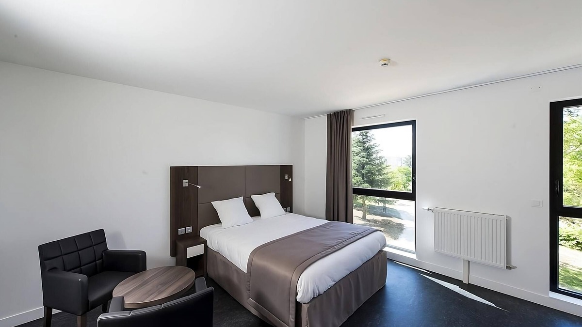 Dijon Hotel | Retreat to Cozy Studio Convenience Beside Urban Campus | 2 Studios