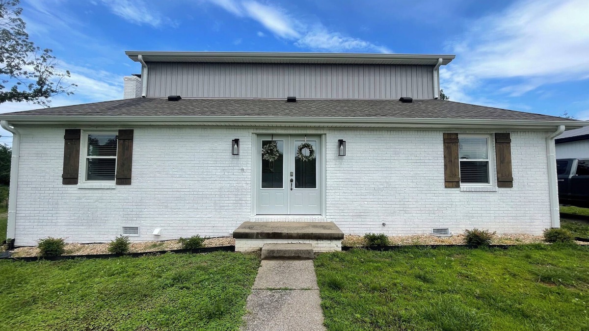 Gilbertsville House | Retreat to the Lake – Spacious 4BR Near The Moors Marina