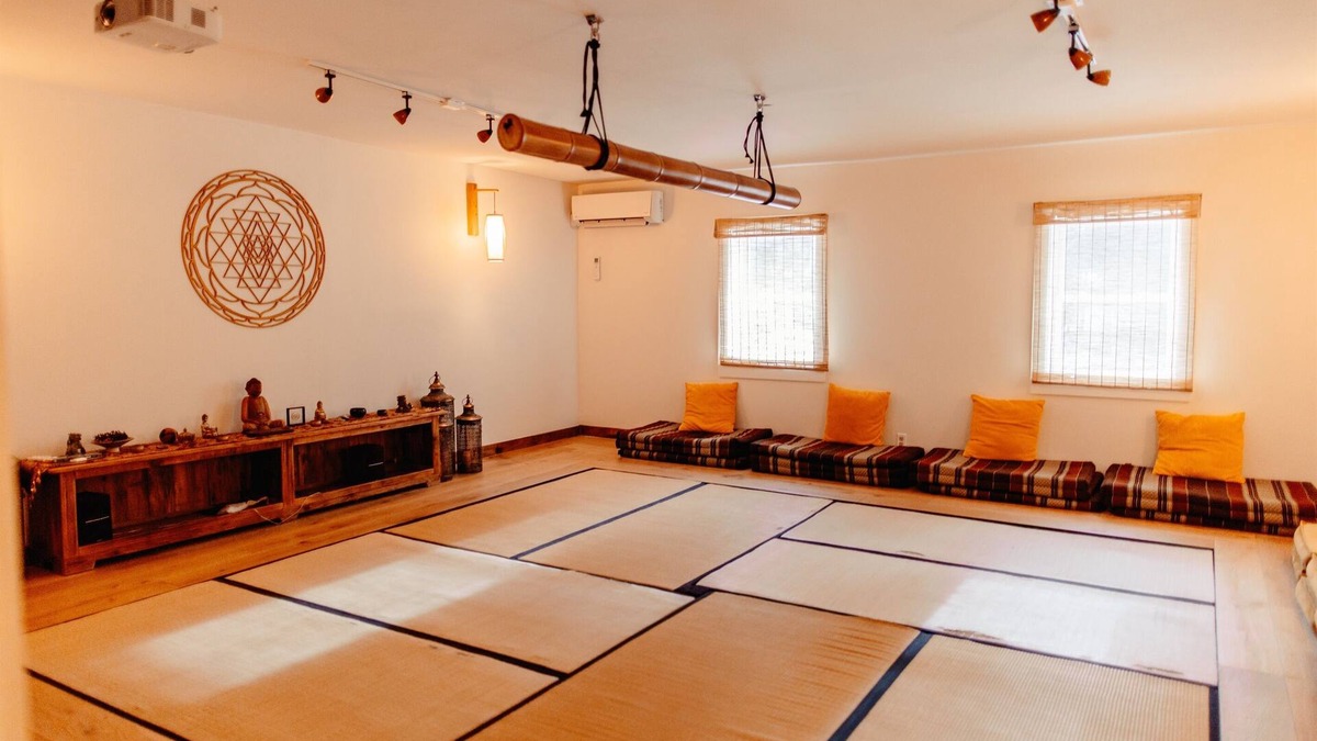 Kerhonkson Villa | Retreat Villa: Theater, Yoga Studio, Group Spaces | Dream House in the Gunks