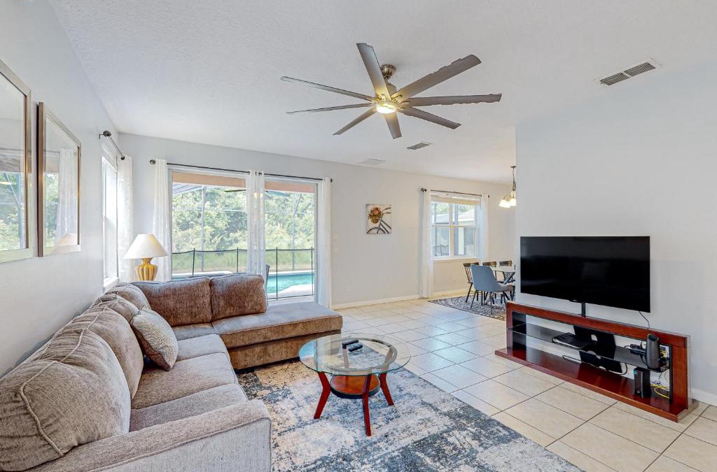 Sandy Ridge House | Retreat with a Bang