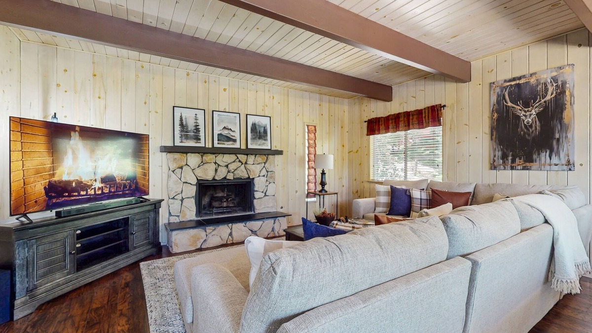 Blue Jay House | Retreat with gas grill, large deck, wood fireplace, lake access & AC