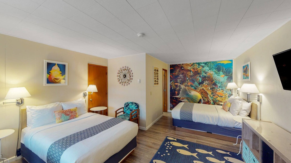 Bandon House | Retro beach experience with fast WiFI - walk to downtown shops & eateries
