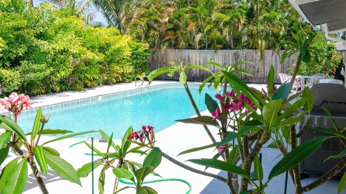 Indian Harbour Beach House | Retro Chic Decor wPrivate Pool Close to Beach 3br