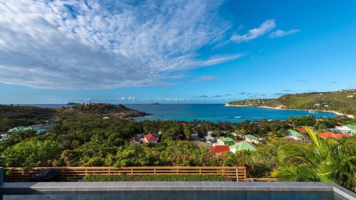 Morne Criquet House | Retro-Classic Villa Nita, Few Minutes to the Beach
