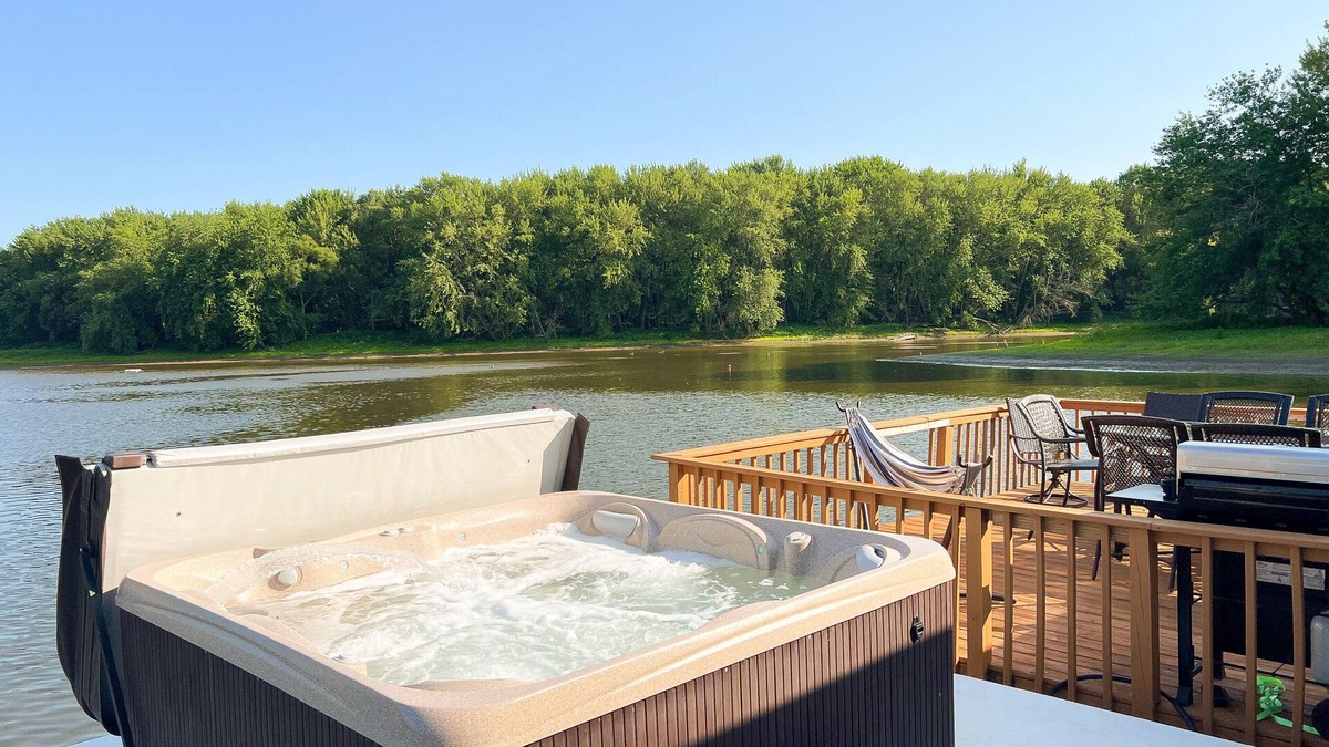 East Dubuque Apartment | Retro floating cabin on river backwaters. HOT TUB!