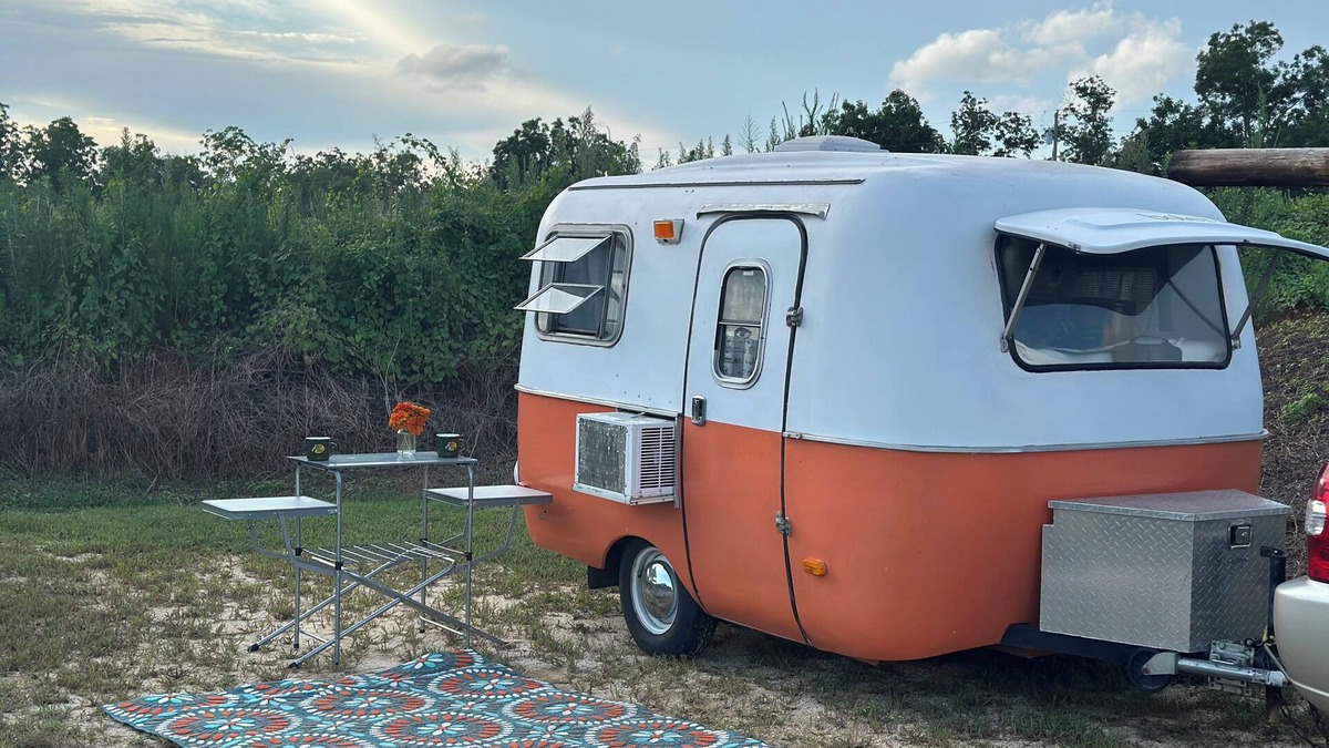 Fairhope House | Retro restored 1-bedroom caravan in Fairhope with AC