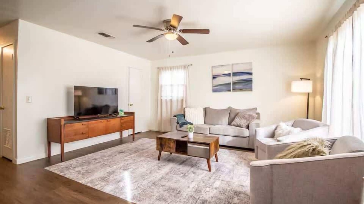 Lubbock House | Retro Retreat - 2BR/1.5BA - Centrally Located