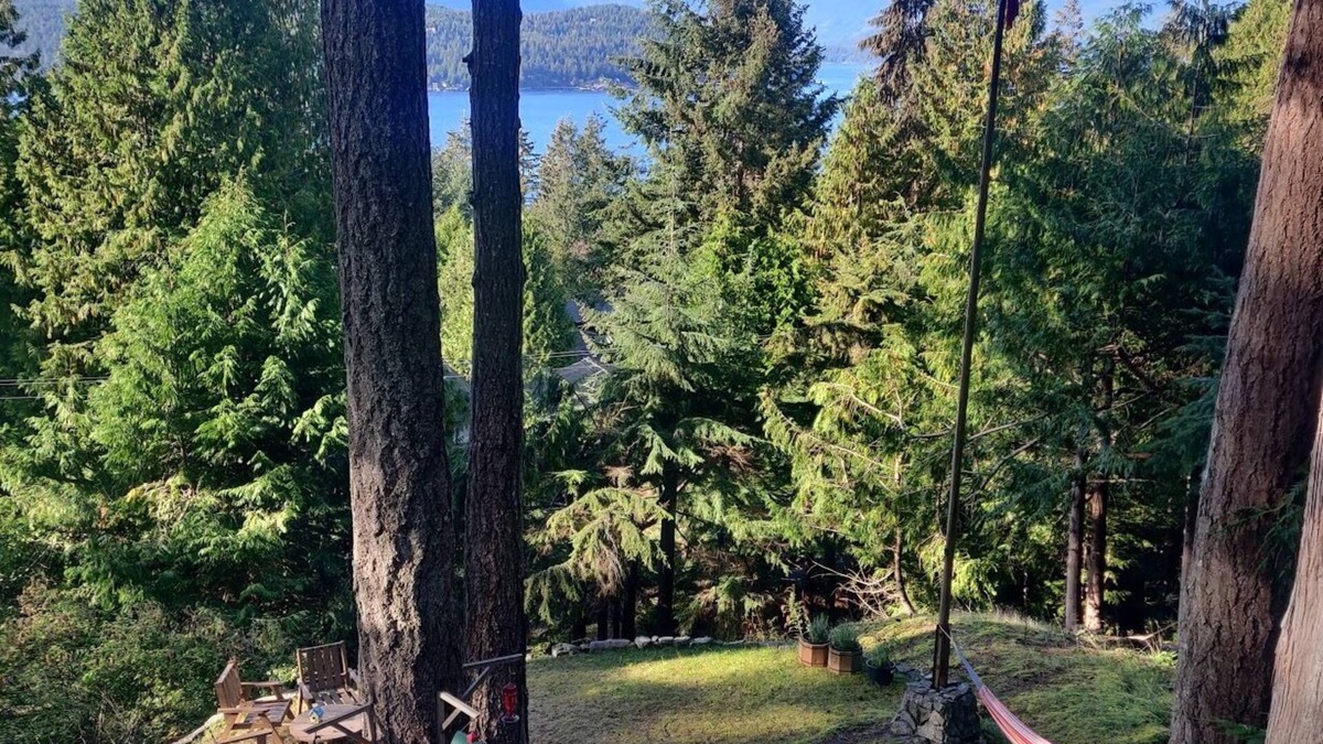 Bowen Island House | Retro Retreat Cabin. Step back in time on Bowen Island.