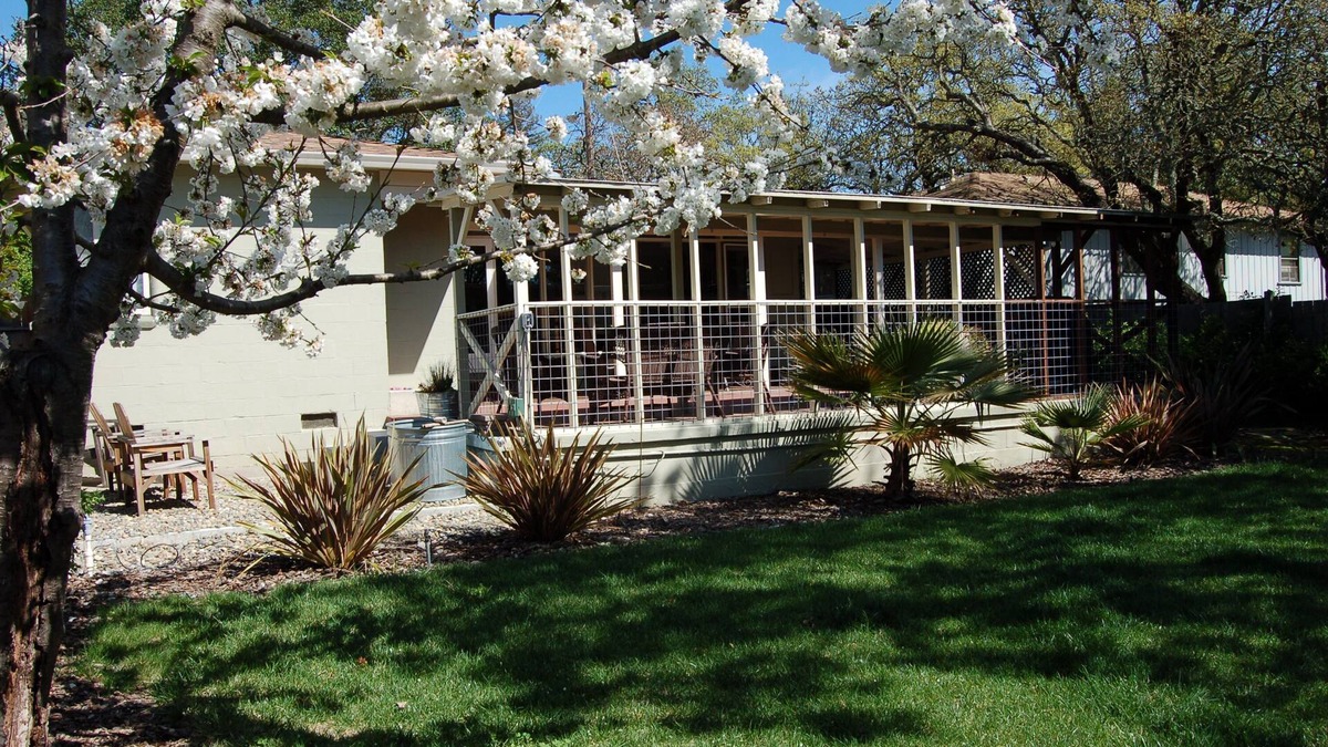 Boyes Hot Springs House | Retro Retreat: Cozy, Moderne, Affordable House in Wine Country.