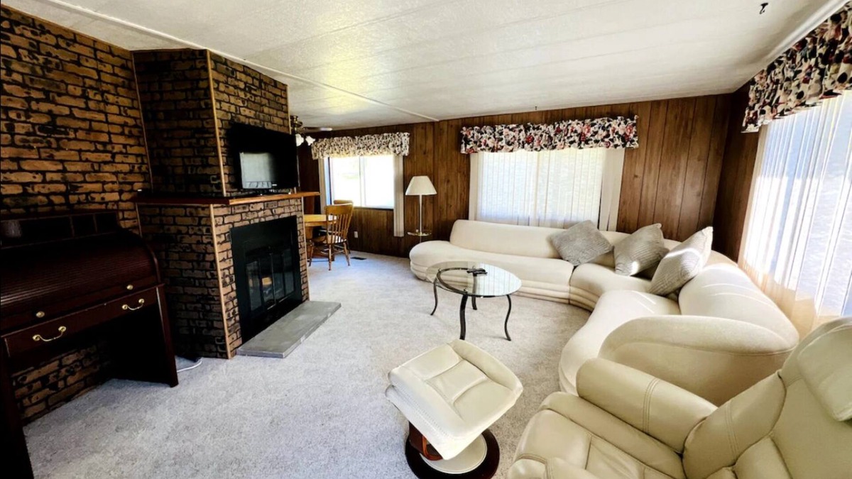 Rugby House | Retro Retreat